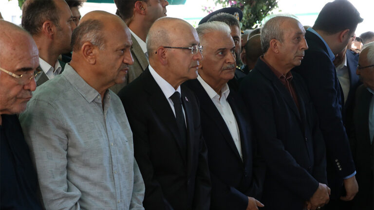 simsekin-aci-gunu-taziyeleri-kabul-etti-veFmmKl7.jpg